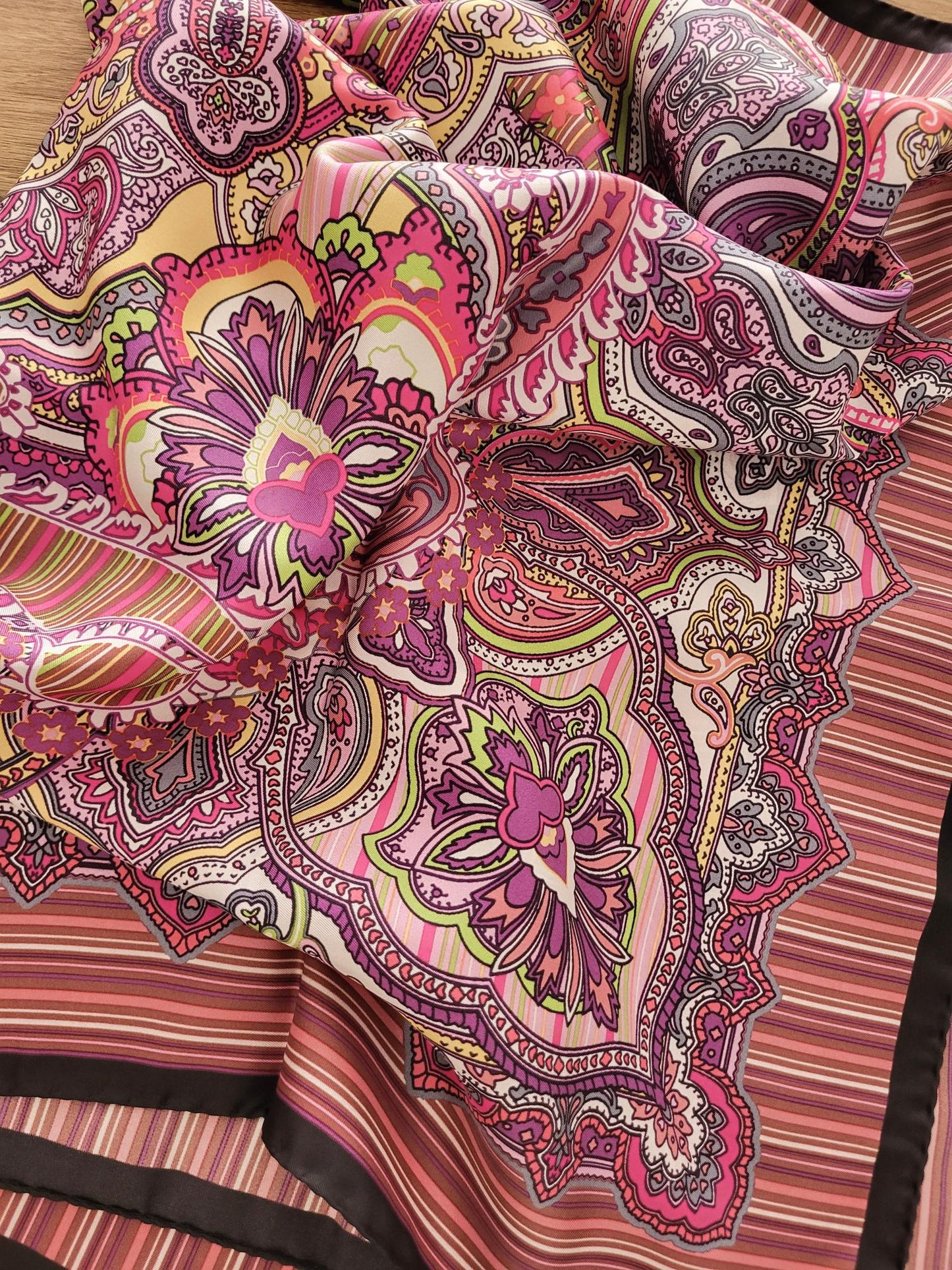 Foulard "Mandala" prune - soie